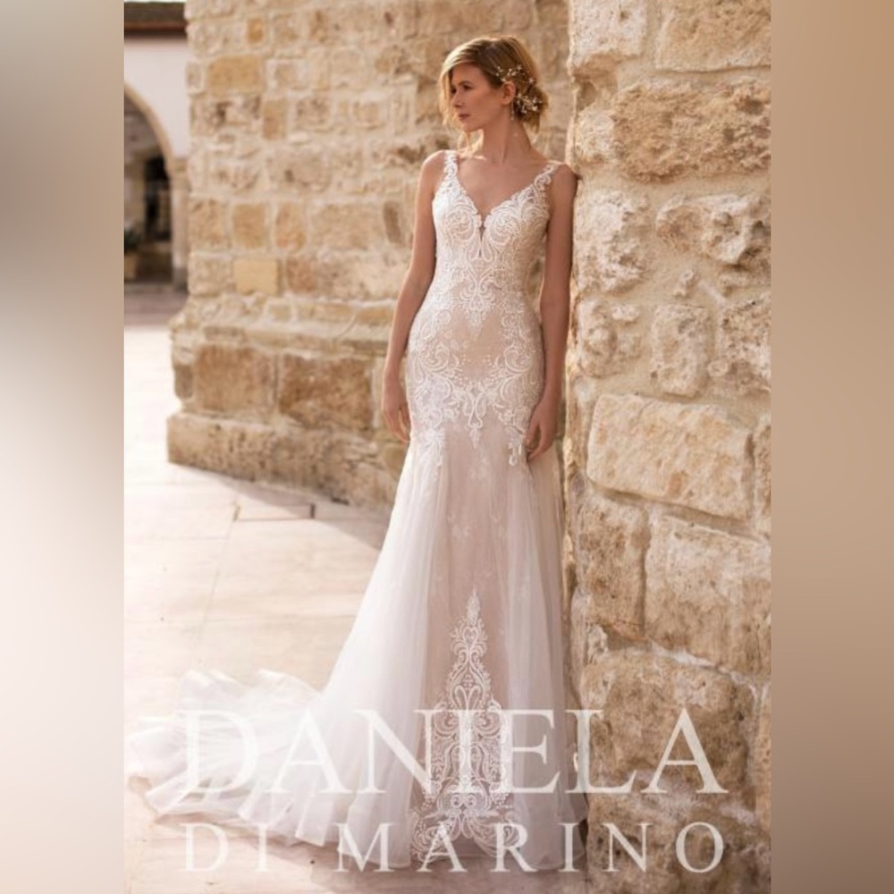 Brand new Daniela Di Marino Size 12 Wedding Dress in the style “Isa”